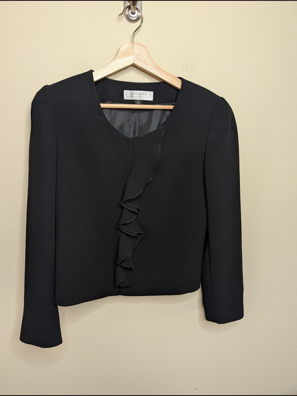 Tahari Arthur S Levine Black Ruffle Front Cropped Jacket Size 8